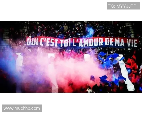 足球明星与绚丽烟花同框瞬间展现璀璨夜空下的激情与梦想